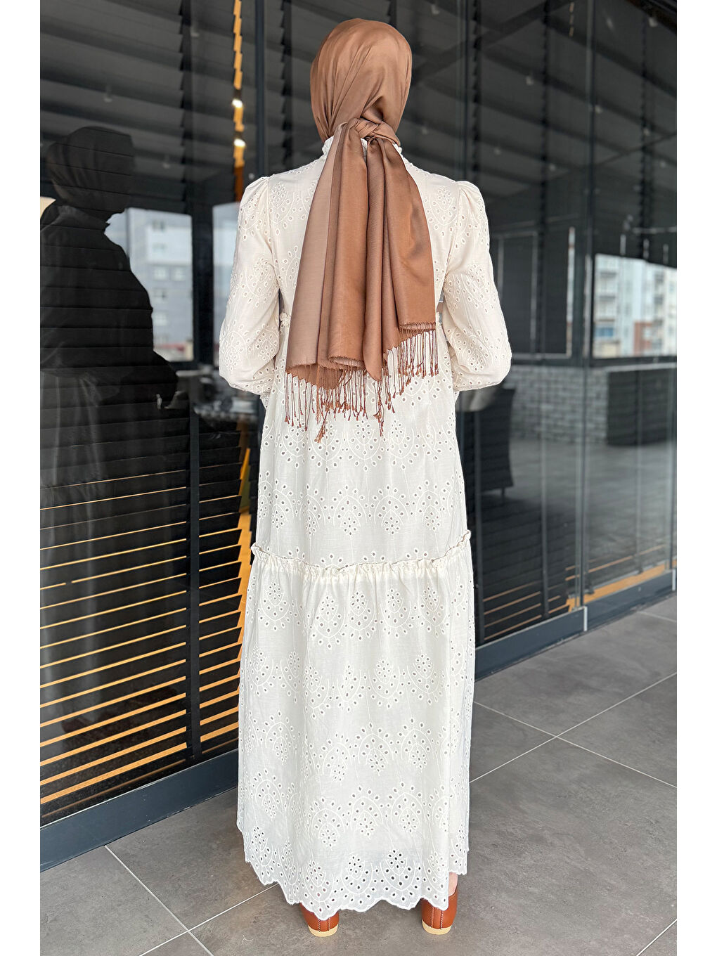 Bej Kadın Ön Bağlamalı Fırfırlı Fistolu Tesettür Elbise-6