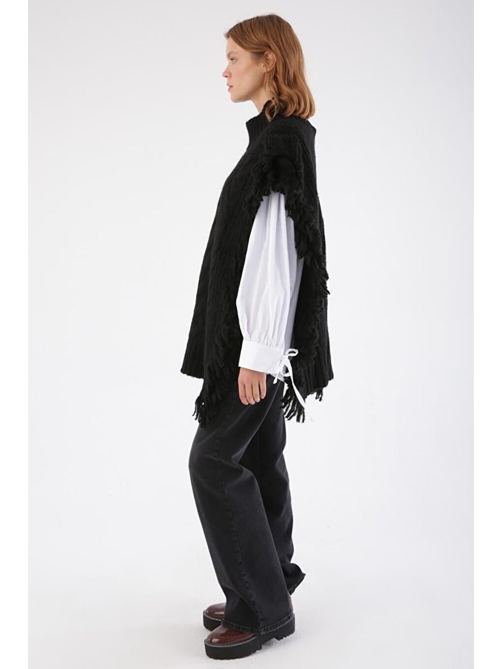 Siyah-Saçaklı Triko Panço-2