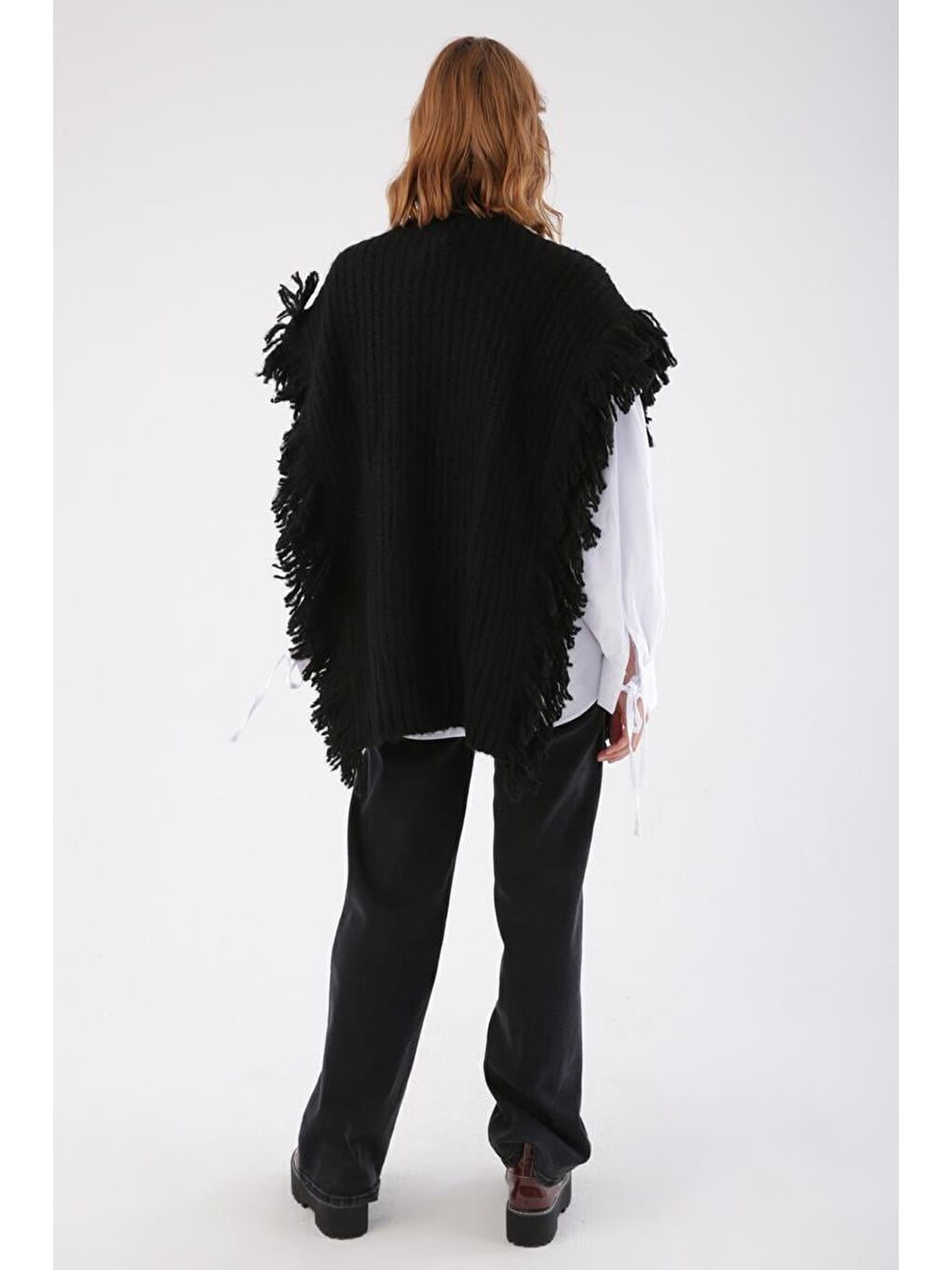 Siyah-Saçaklı Triko Panço-3