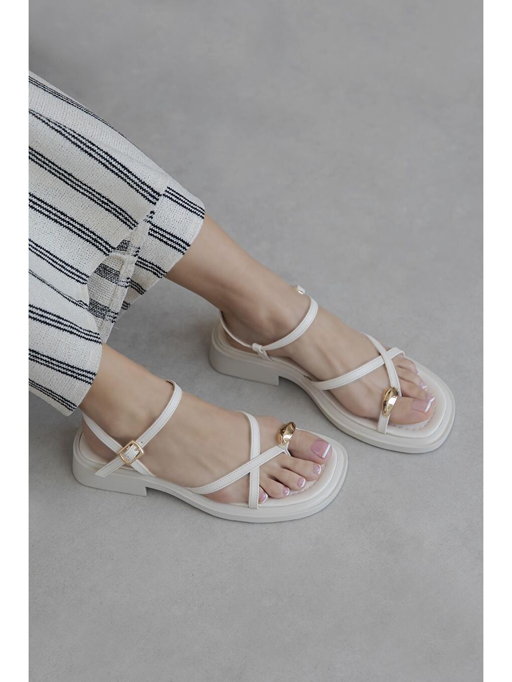 Vichenza  Kadın   Parmak Arası Sandalet Bej-3