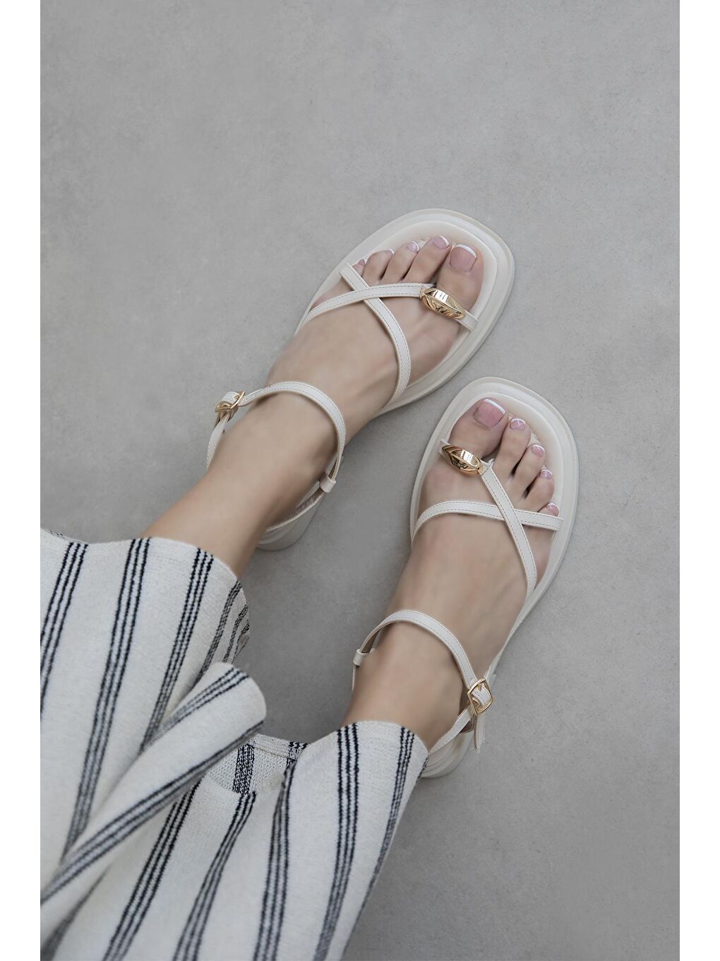 Vichenza  Kadın   Parmak Arası Sandalet Bej-4