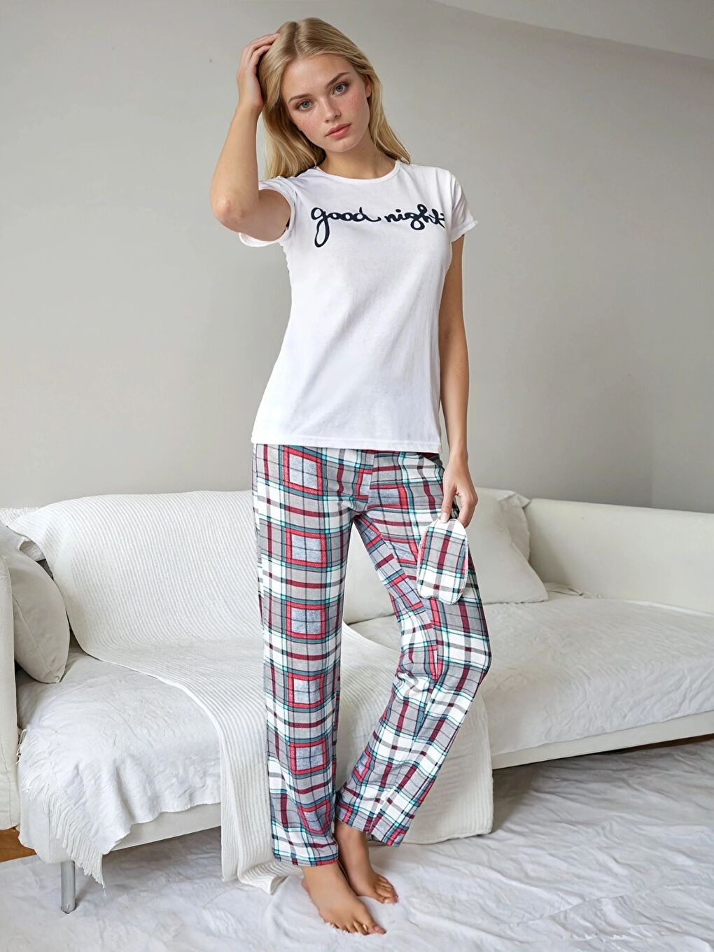 Beyaz Good Night Baskılı Ekose Desen Pijama Takımı
