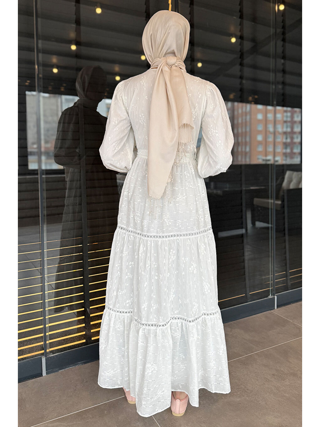 Ekru Kadın Ön Düğmeli Bel Kuşaklı Tesettür Fistolu Elbise-7