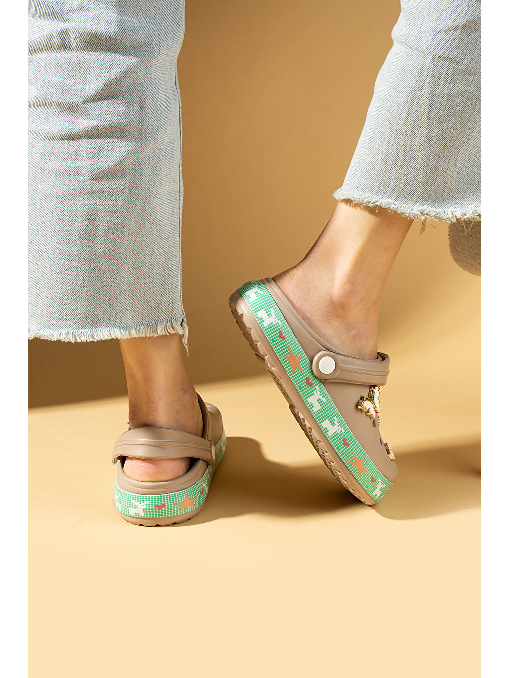 Bej Şerit Desenli Rahat Eva Taban Tokalı Kadın Sandalet 011-18-25-2