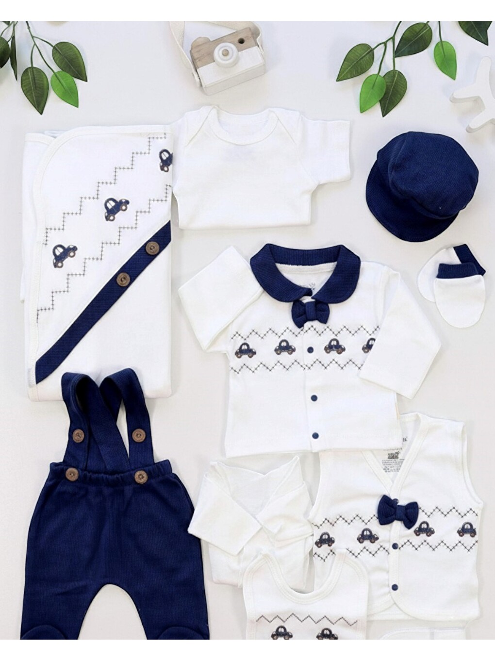 Ekru Erkek Bebek Lüx Kaneviçe Araba Nakışlı, Kasketli Salopetli 10 Parça %100 Pamuklu Hastane Çıkışı
