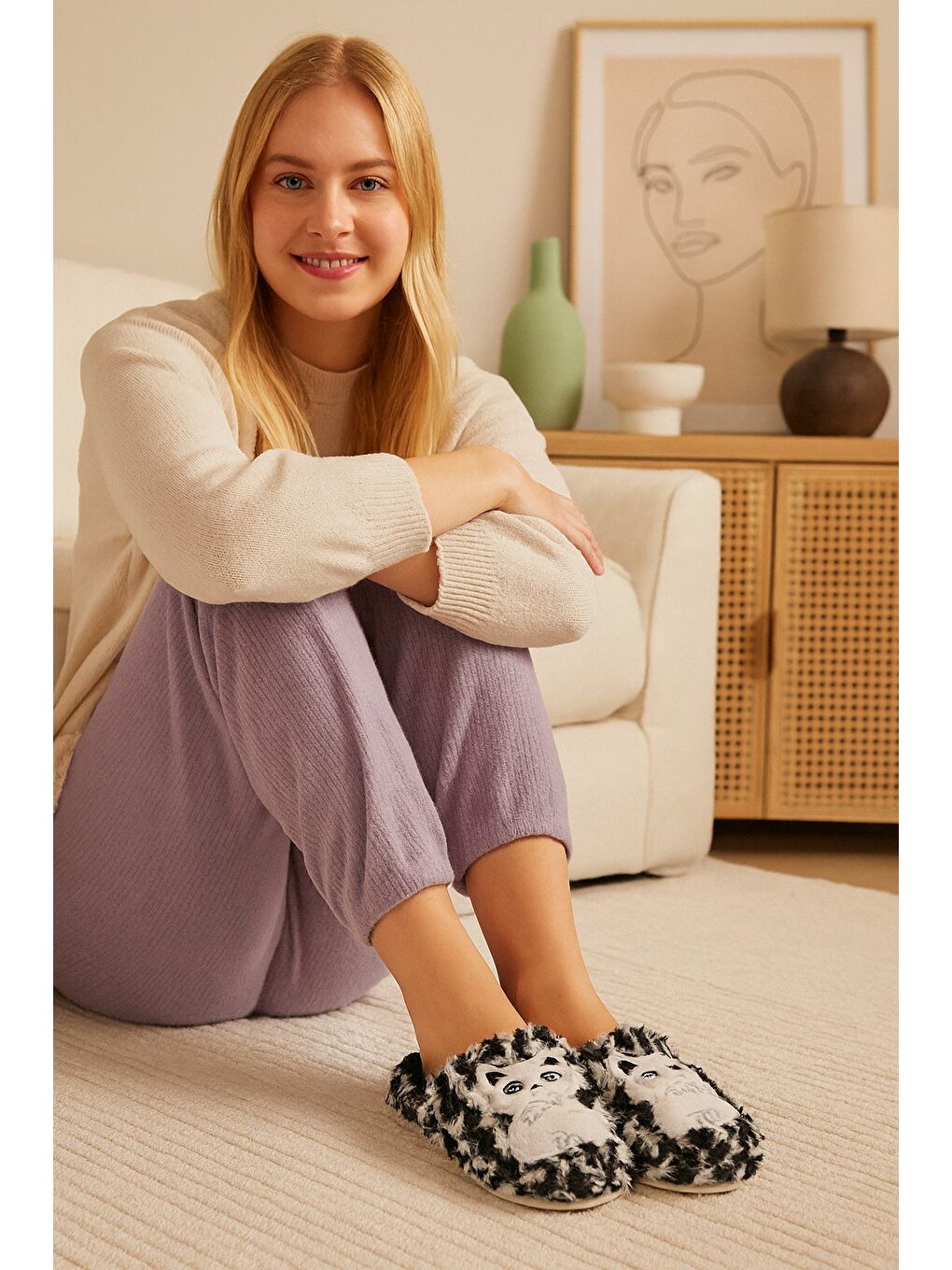 Siyah KITY Kedili Kapalı Kadın Ev Terliği Kışlık Terlik-2