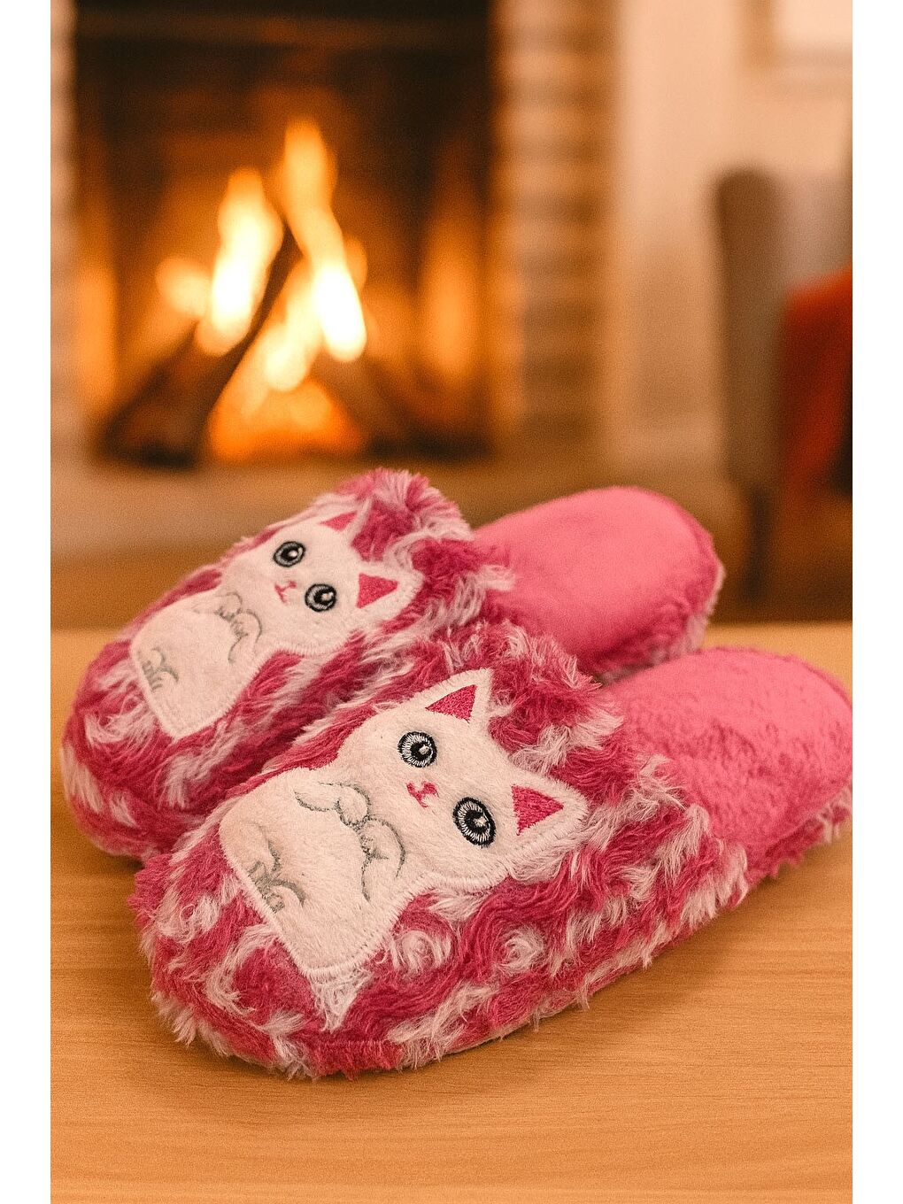 Pembe KITY Kedili Kapalı Kadın Ev Terliği Kışlık Terlik