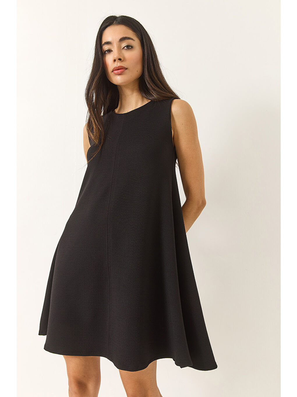 Siyah Kadın Askılı Gizli Fermuarlı Yazlık Dokuma Çan Elbise-3