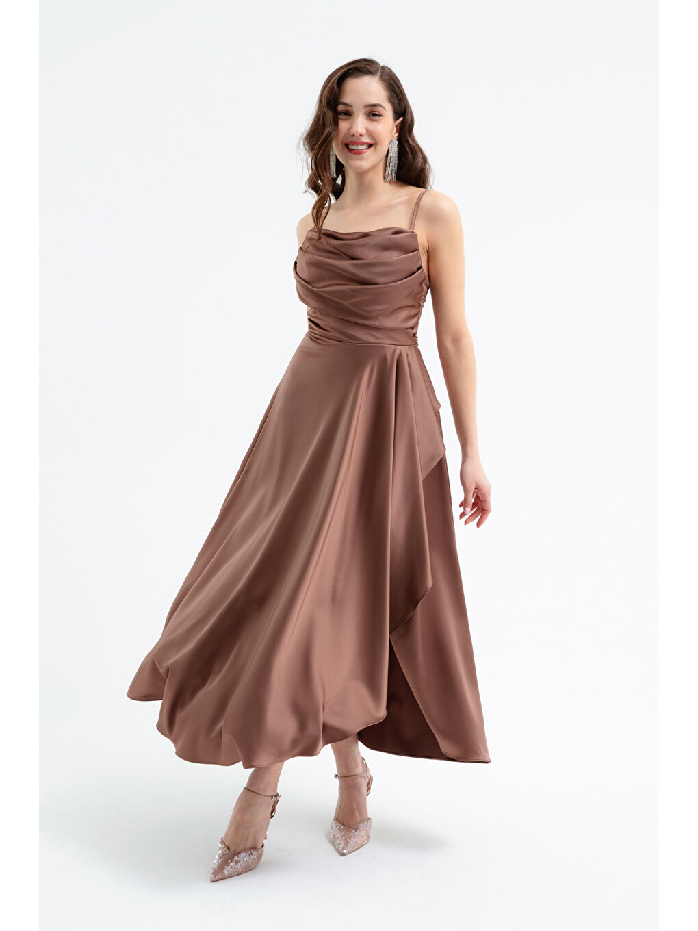 Kadın Kahverengi Volanlı Yırtmaçlı Saten Midi Boy Abiye & Mezuniyet Elbisesi-4