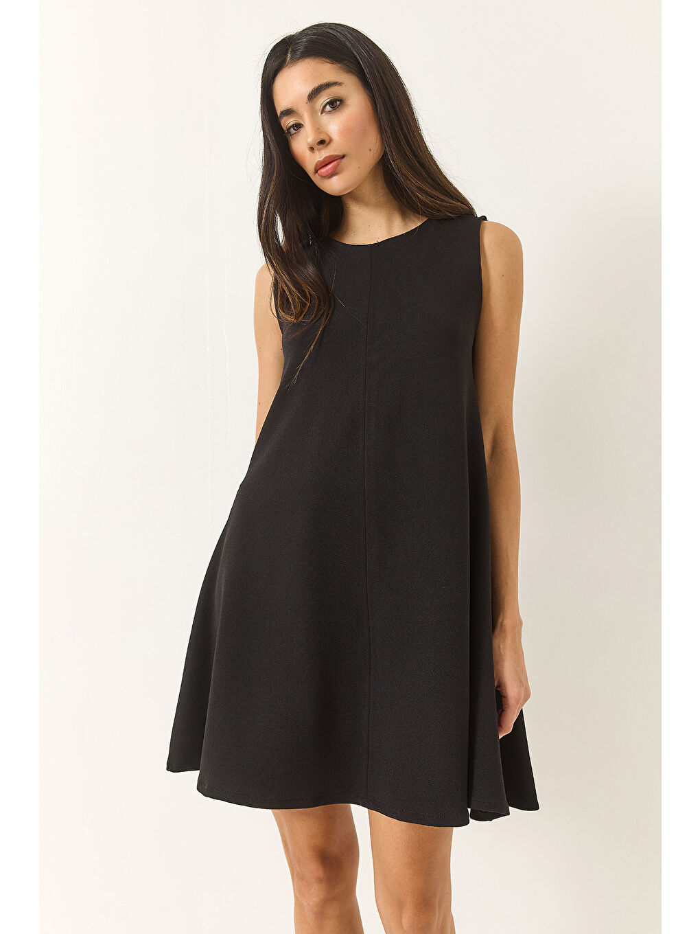 Siyah Kadın Askılı Gizli Fermuarlı Yazlık Dokuma Çan Elbise-4