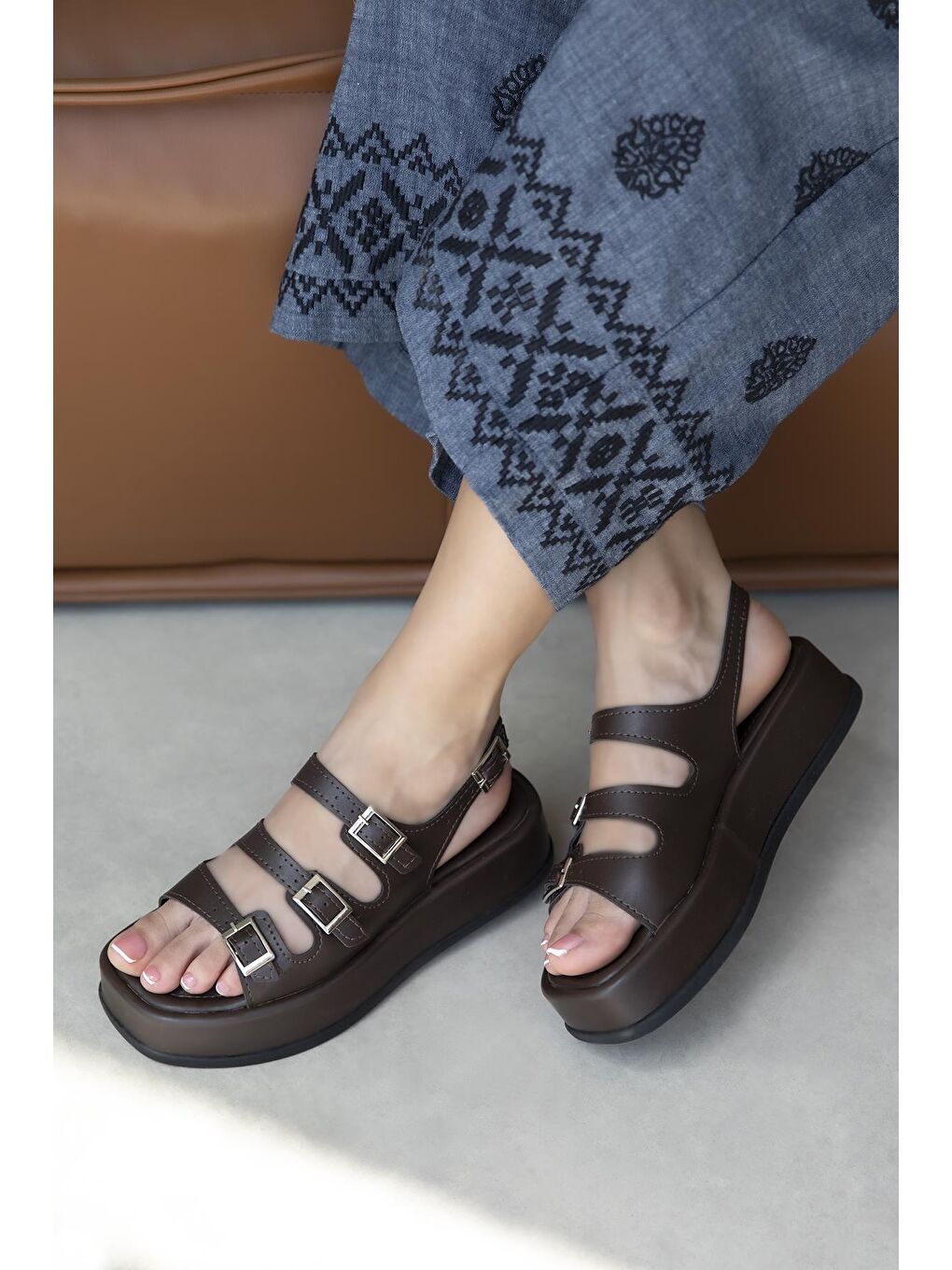 Kahverengi Layana Kadın Toka Detay Günlük Deri Sandalet Kahve-1