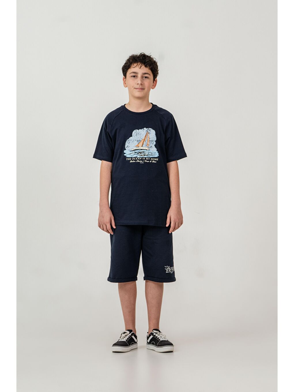 Lacivert Üst Ön Orta Yelken Baskılı Alt Sol Bacak Baskılı Erkek Çocuk Şort - Tişört Takımı