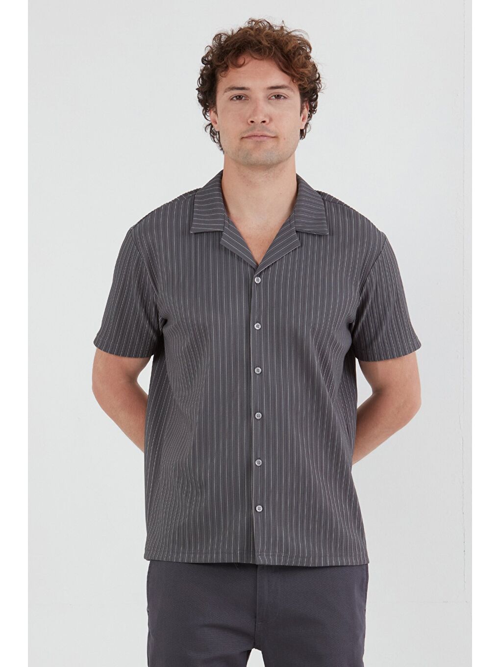 Gri Çizgili Jakarlı Kısa Kollu Gömlek-2