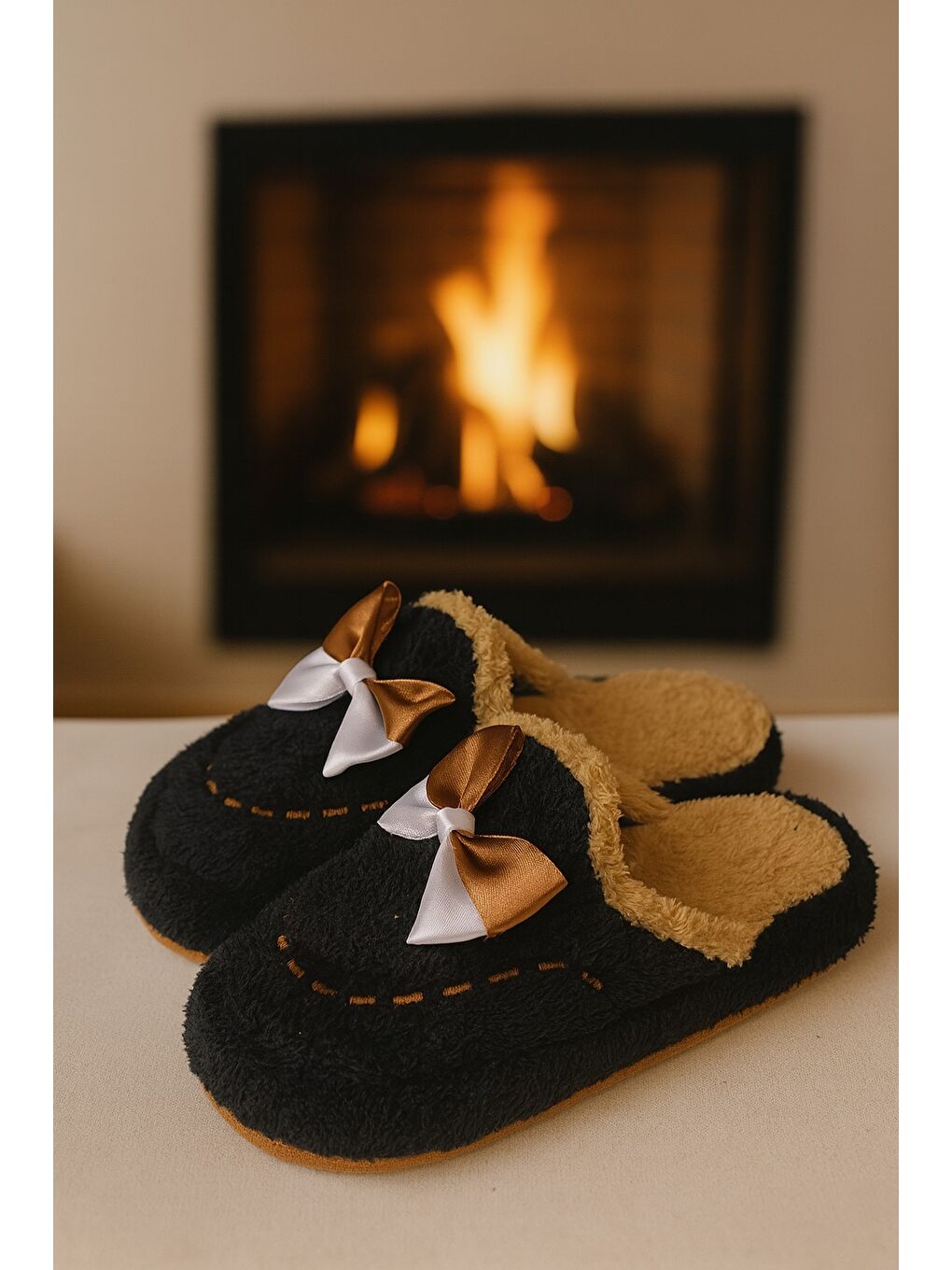 Siyah GOLDEN Fiyonklu Kapalı Kadın Ev Terliği Günlük Rahat Kışlık Terlik-1