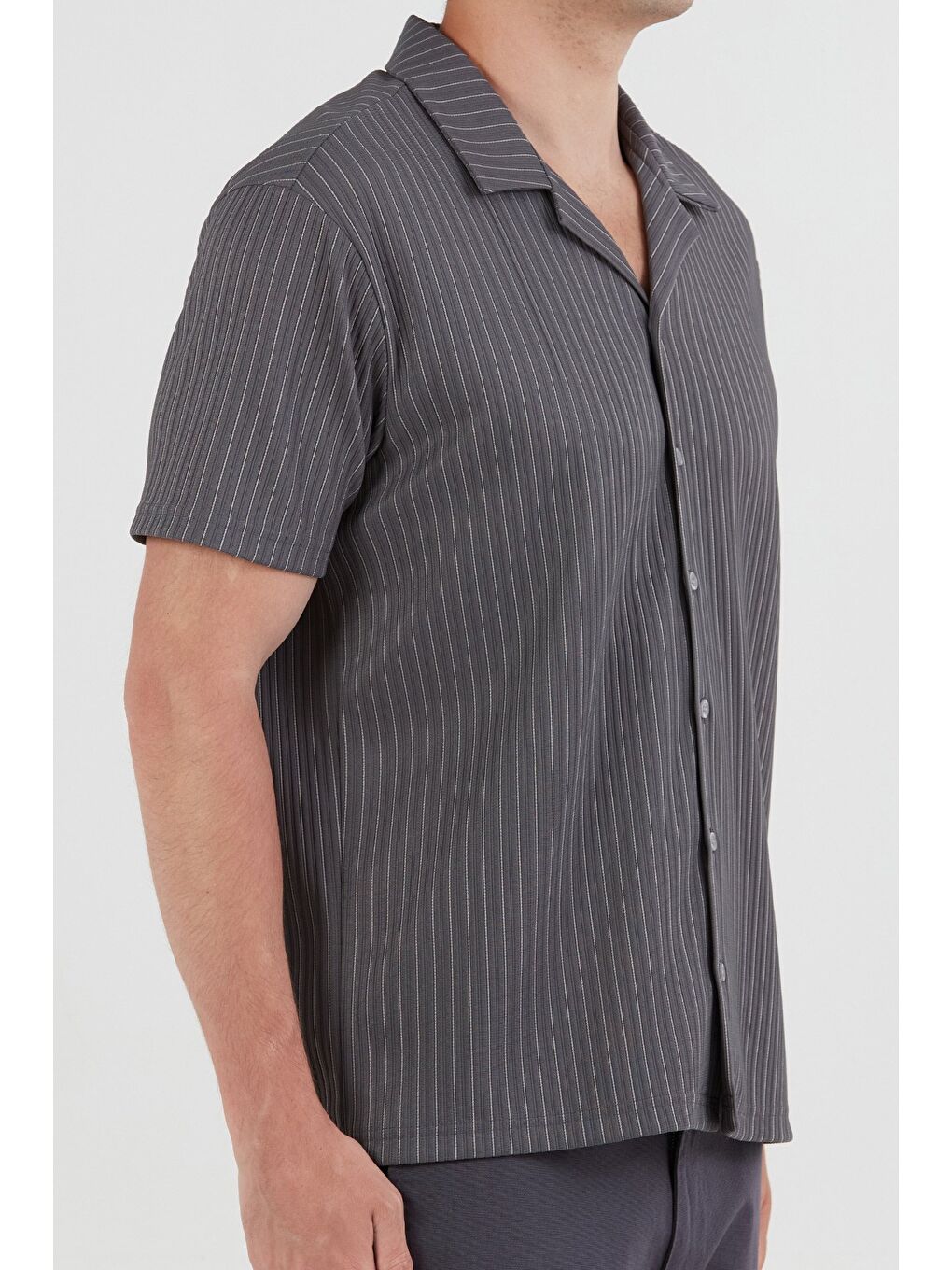 Gri Çizgili Jakarlı Kısa Kollu Gömlek-4