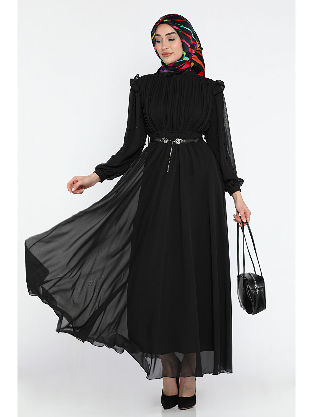 Siyah İnci Detaylı Piliseli Kemerli Şifon Tesettür Elbise-1
