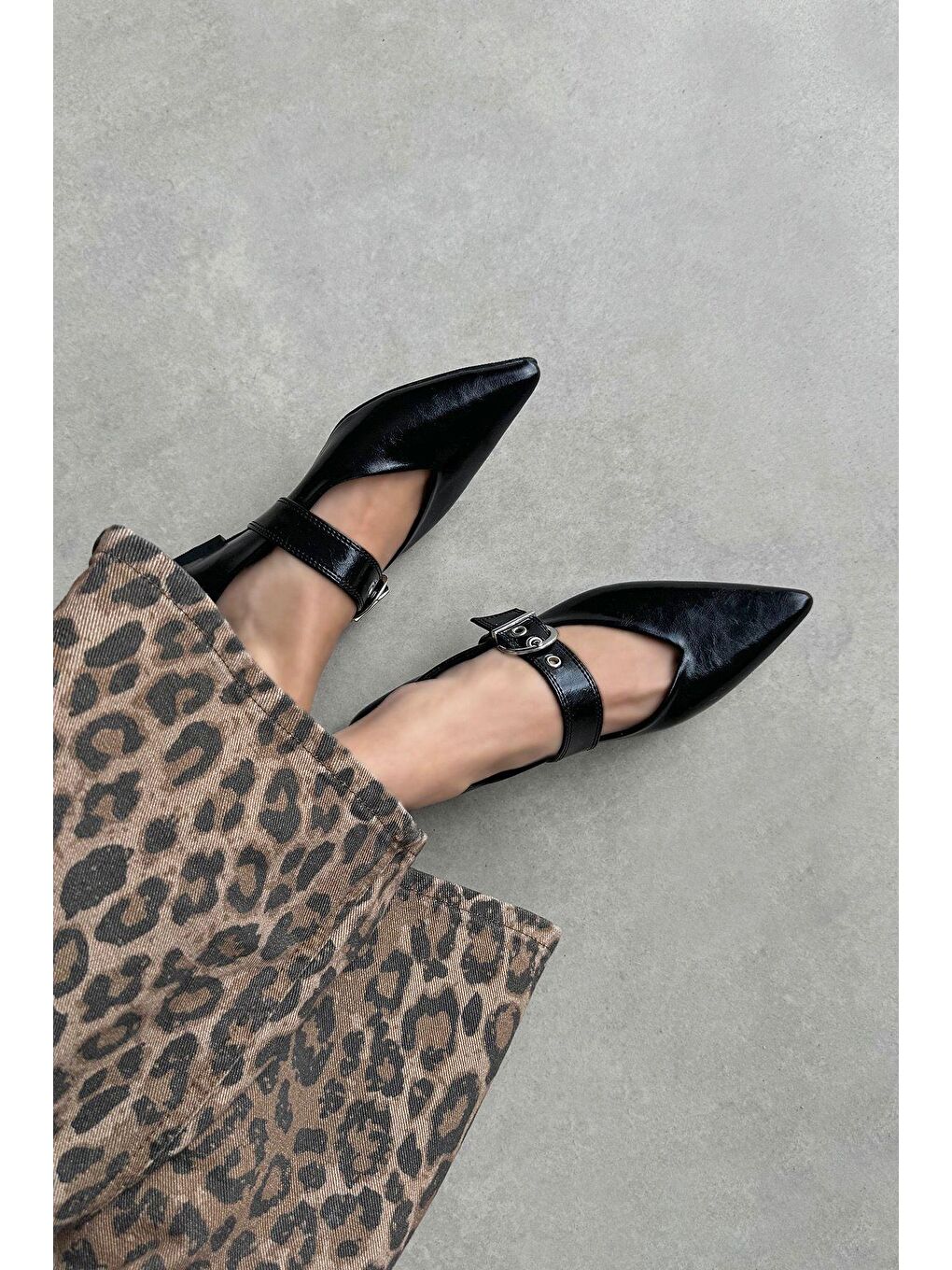 Bruno Kadın Kemer Detay Kırışık Deri Babet Siyah-3