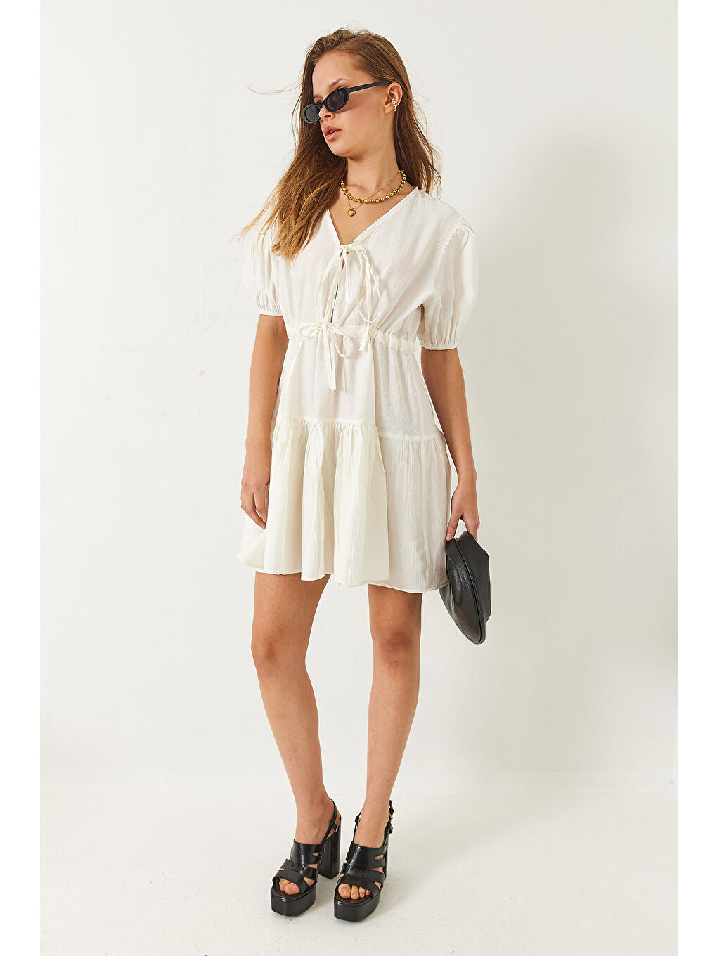 Ekru Kadın V Yaka Önden Bağcıklı Tamara Mini Elbise-3