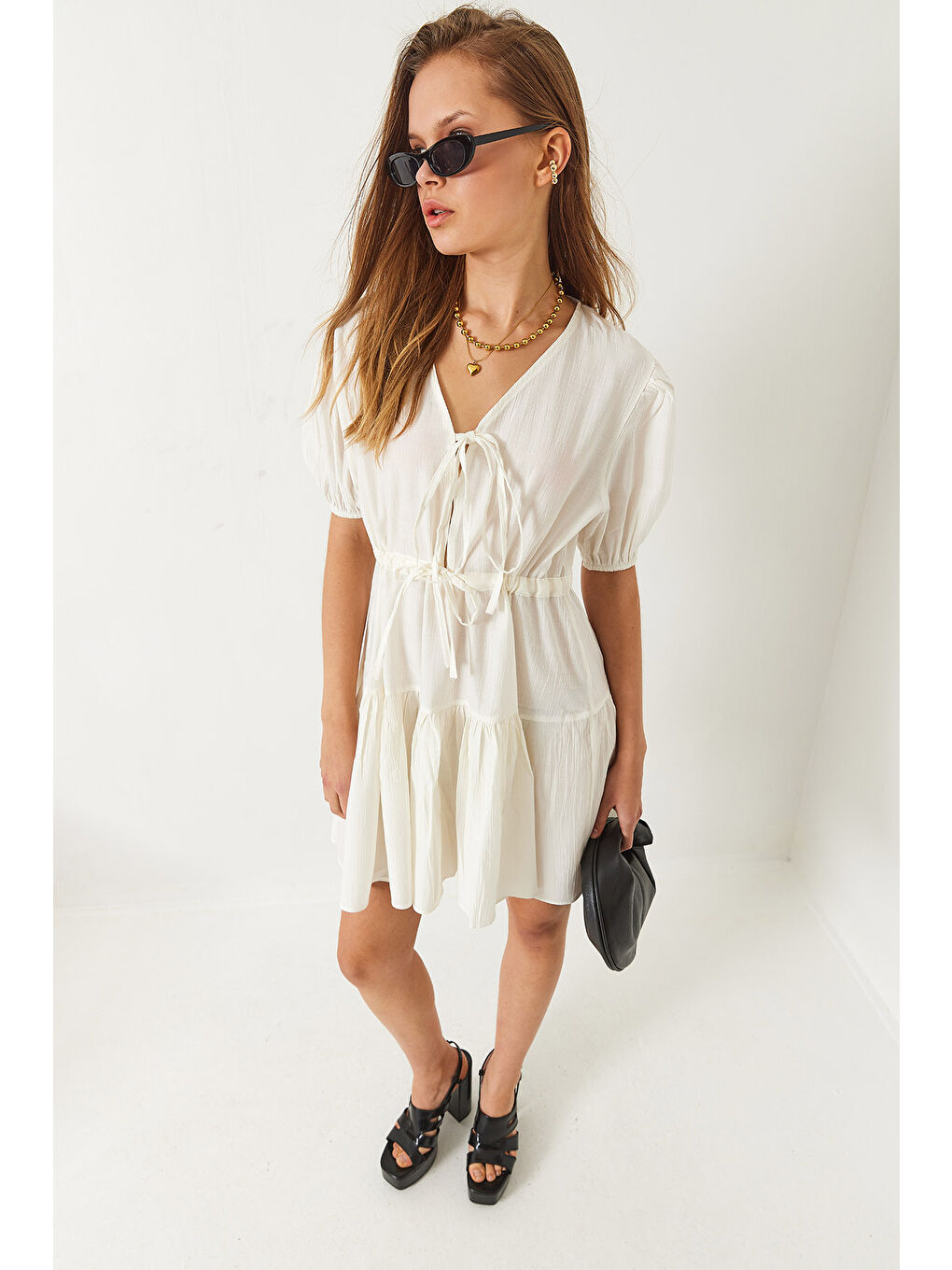 Ekru Kadın V Yaka Önden Bağcıklı Tamara Mini Elbise-4