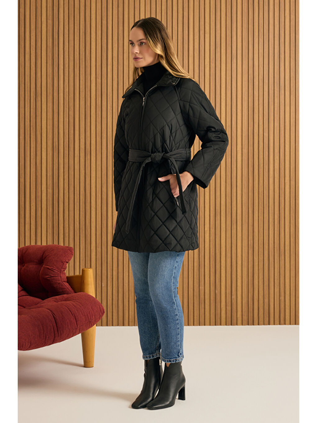 Siyah Fermuarlı Seyyar Kuşaklı Kapitone Mont-4