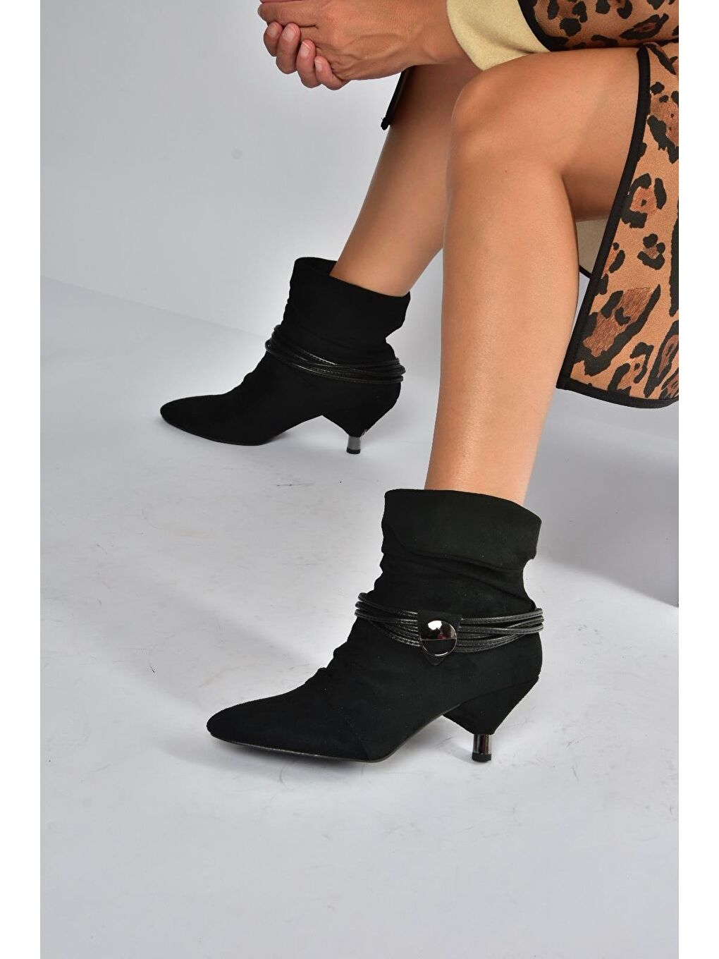 Siyah Kadın Bot V404022302-2