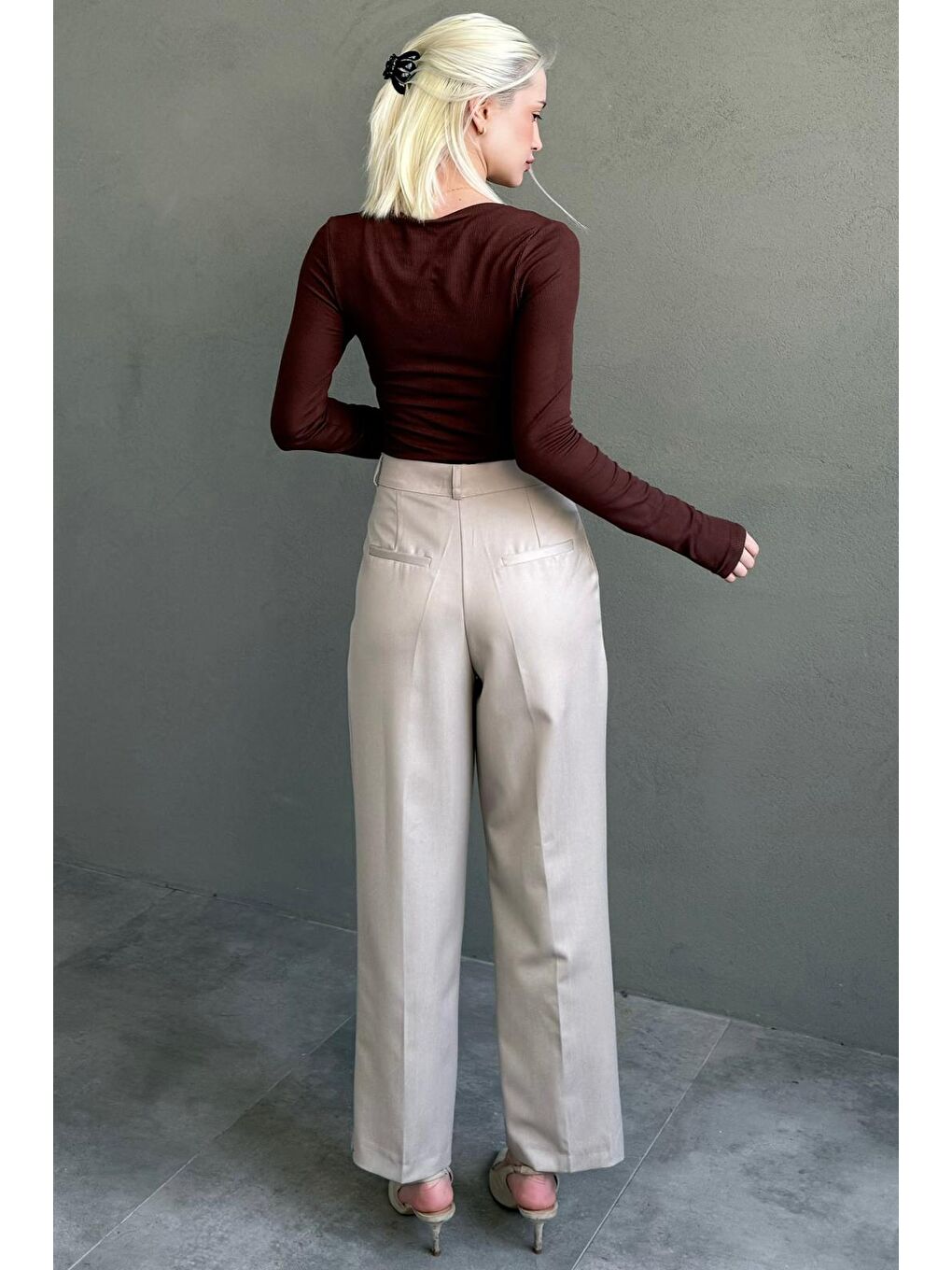 Bej Pens Detaylı Kapaklı Düz Paça Kumaş Pantolon Mg2642-4
