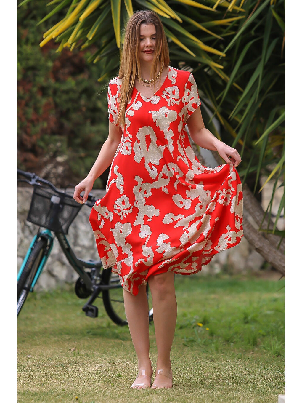 Kırmızı V Yaka Kısa Kol Oval Etekli Allover Baskılı Midi Boy Dokuma Casual Elbise-1