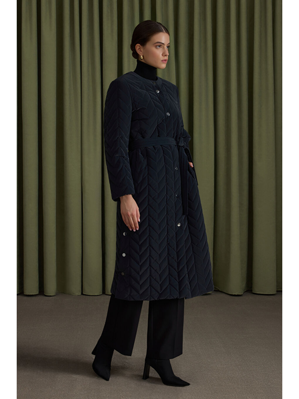 Lacivert Yanları Çıtçıt Ve Yırtmaç Detaylı Kapitone Mont-3