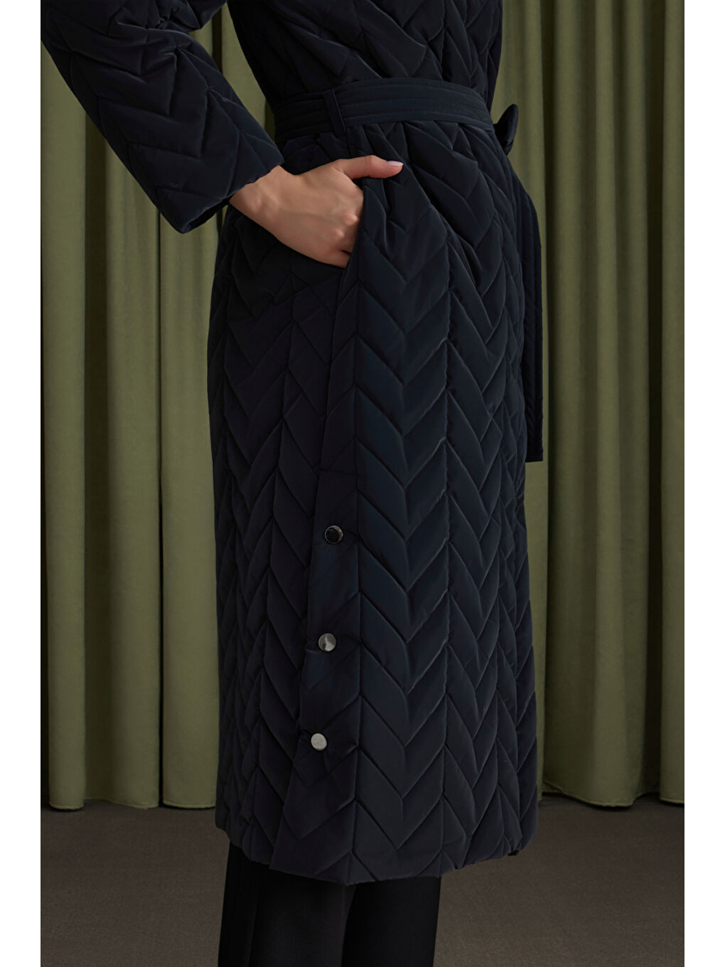 Lacivert Yanları Çıtçıt Ve Yırtmaç Detaylı Kapitone Mont-4