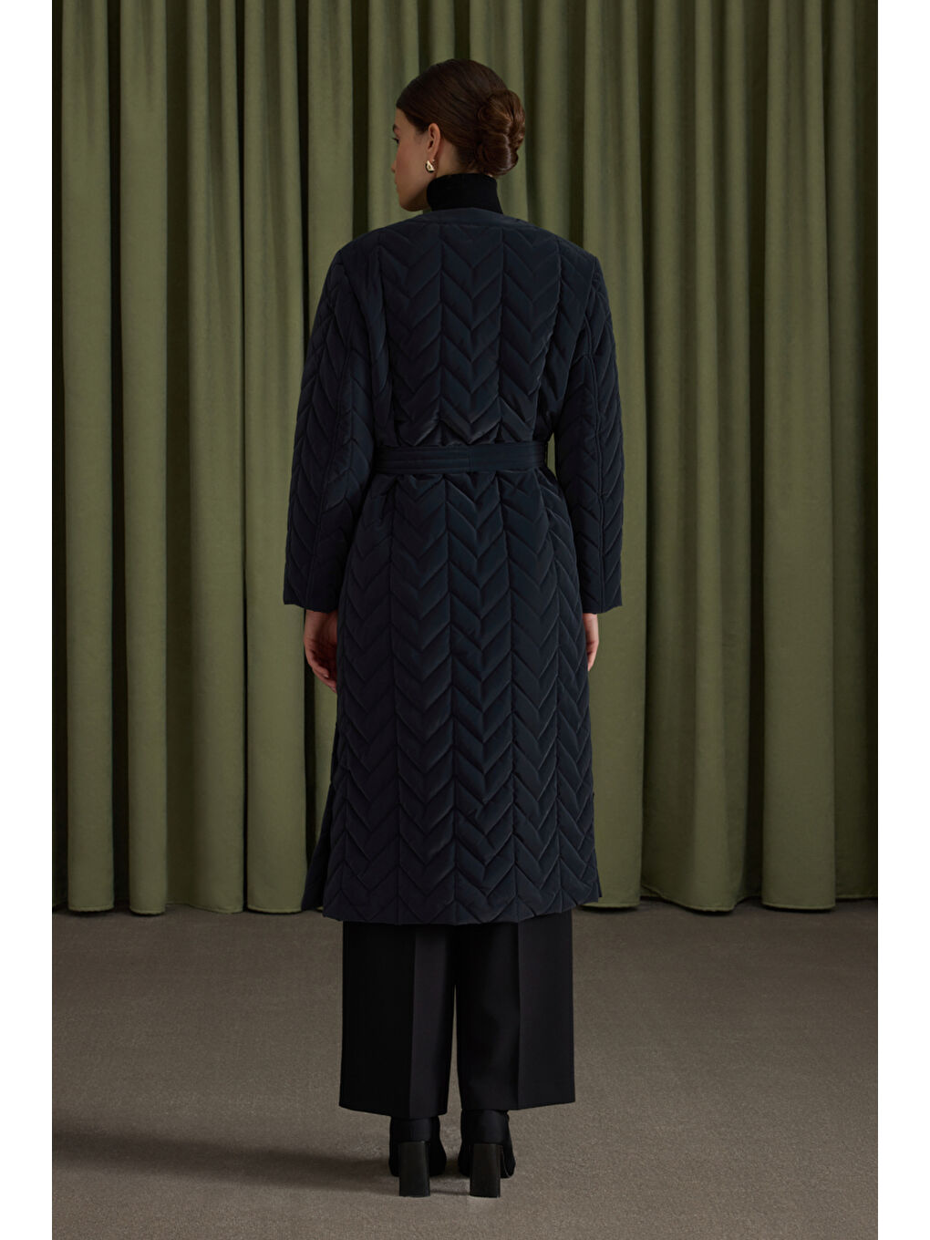 Lacivert Yanları Çıtçıt Ve Yırtmaç Detaylı Kapitone Mont-5