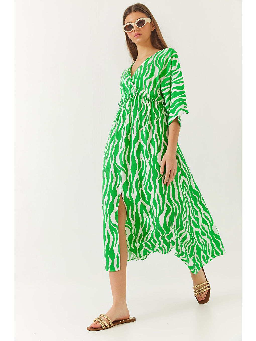 Yeşil Kadın Kruvaze V Yaka Önden Yırtmaç Detaylı Desenli Elbise