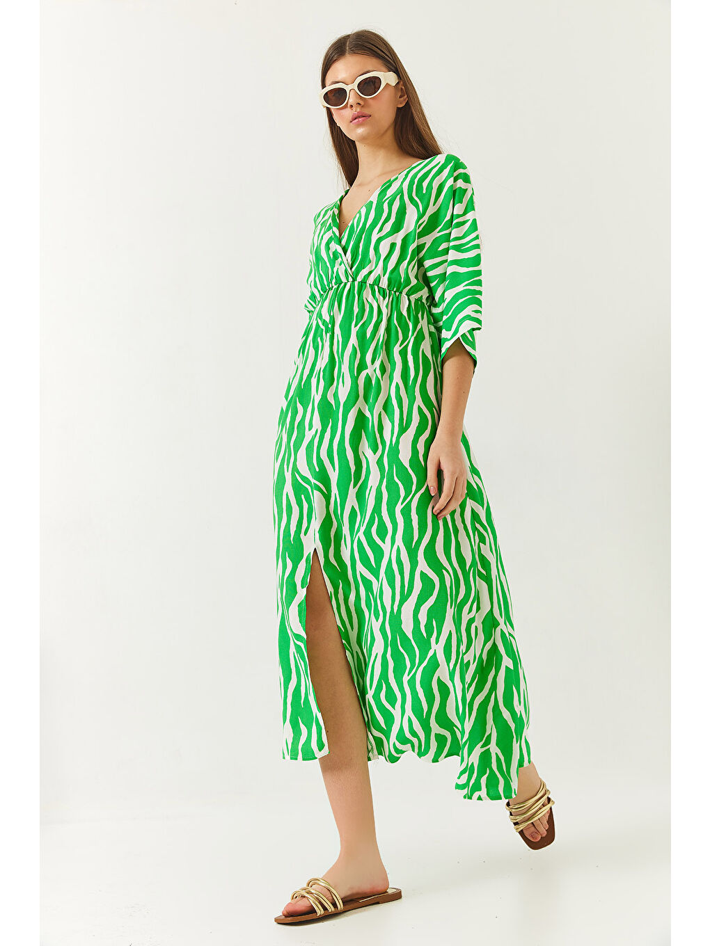 Yeşil Kadın Kruvaze V Yaka Önden Yırtmaç Detaylı Desenli Elbise-3