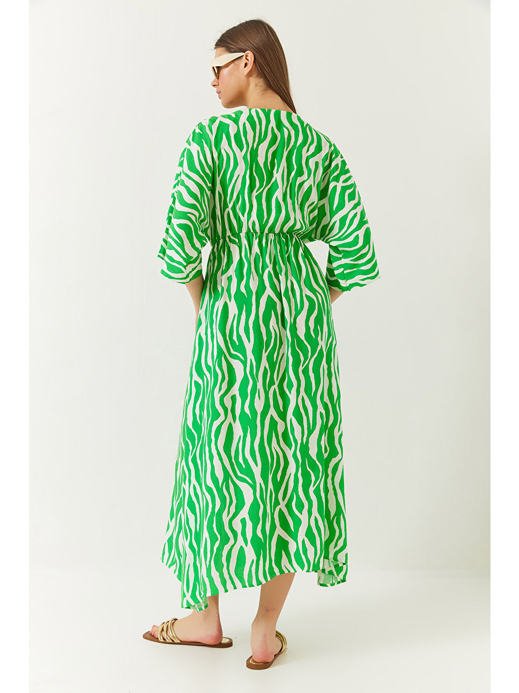 Yeşil Kadın Kruvaze V Yaka Önden Yırtmaç Detaylı Desenli Elbise-5