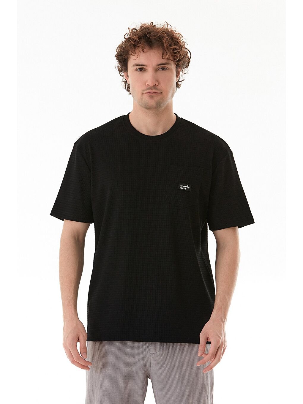 Siyah Basic Bisiklet Yaka Cepli Jakarlı Tişört