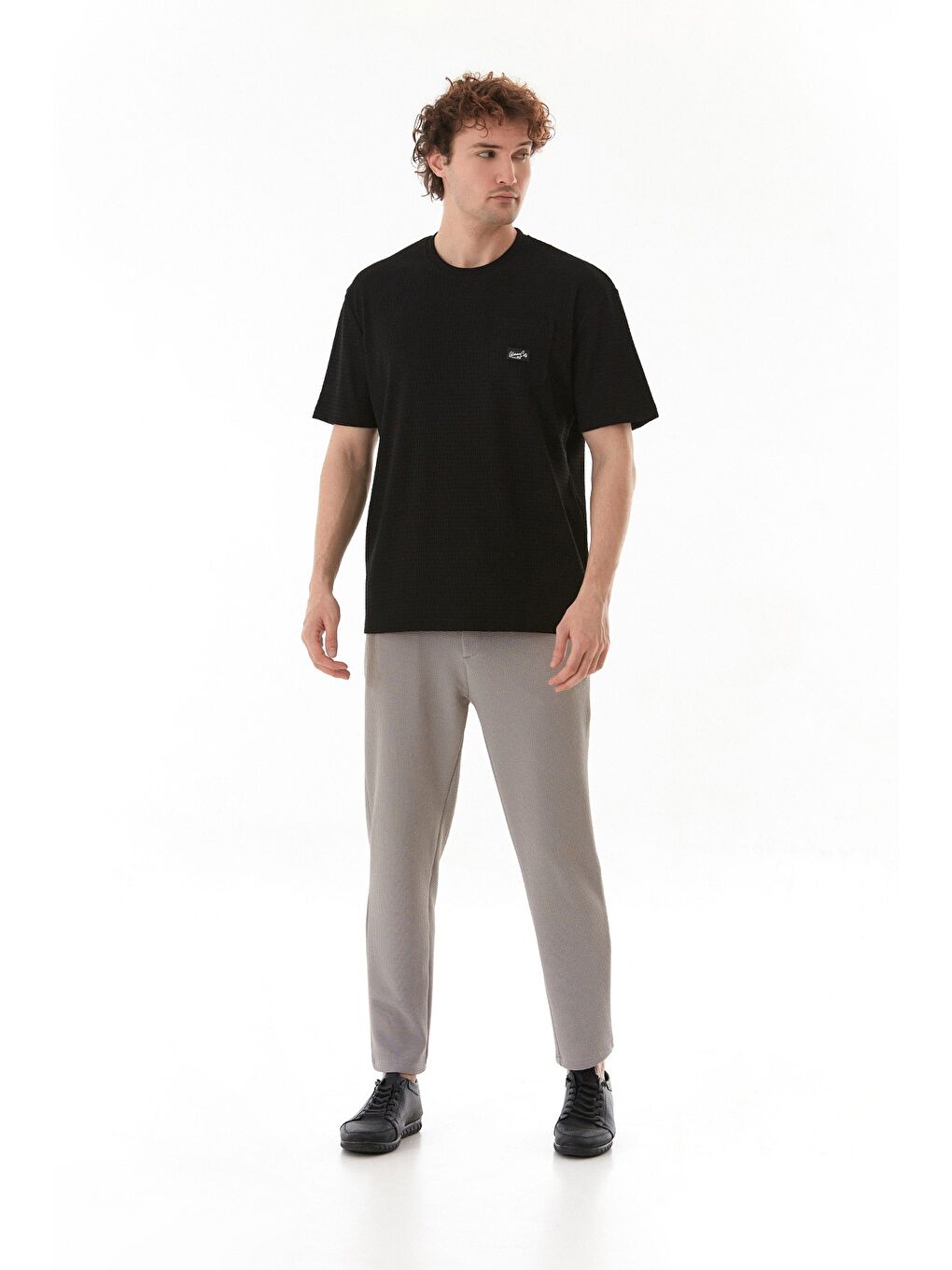 Siyah Basic Bisiklet Yaka Cepli Jakarlı Tişört-1