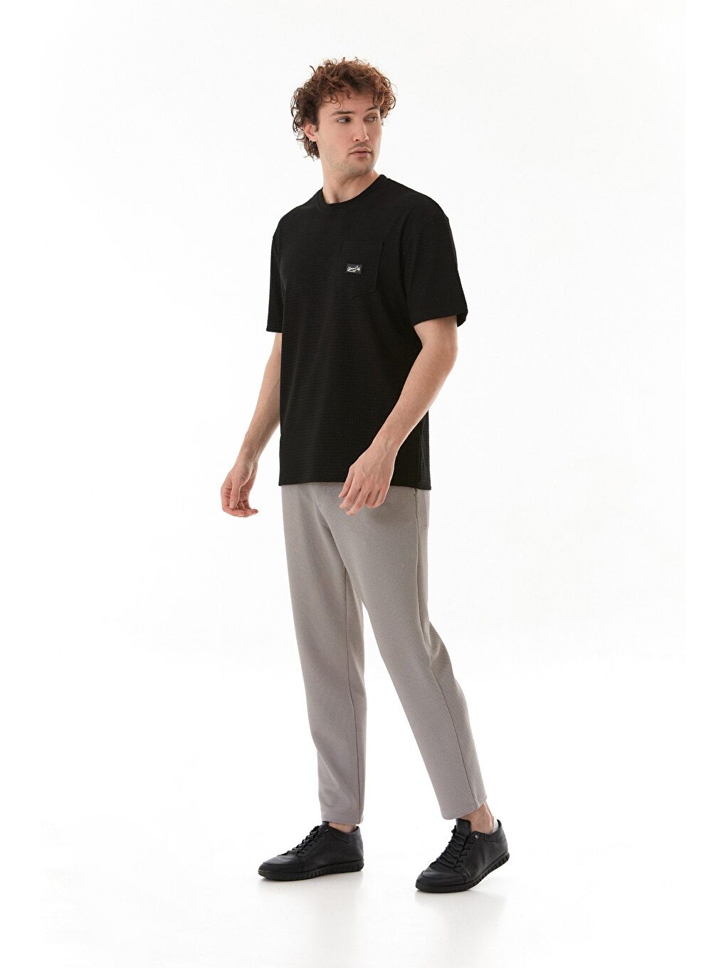 Siyah Basic Bisiklet Yaka Cepli Jakarlı Tişört-3