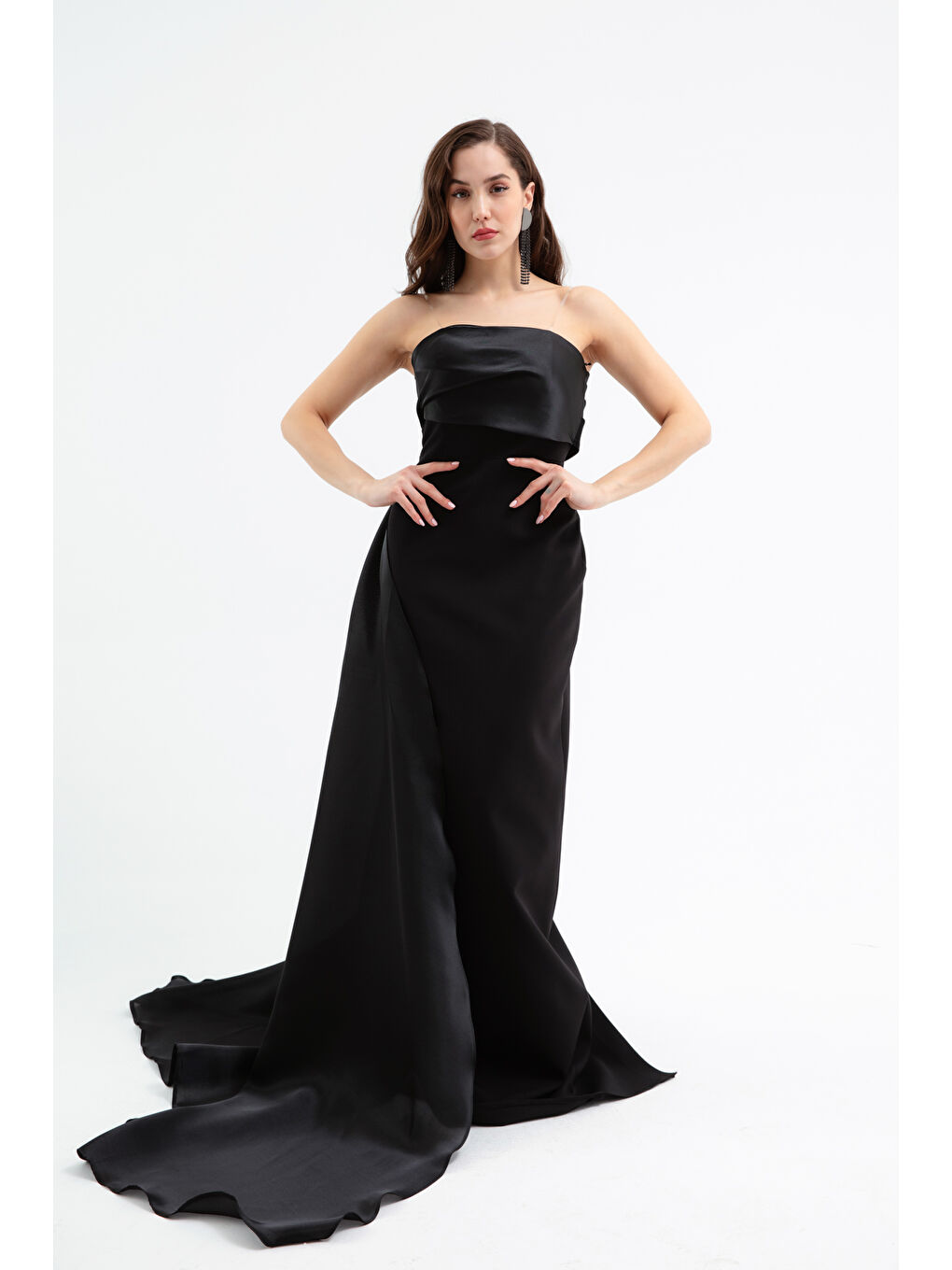 Kadın Siyah Straplez Yaka Kuyruklu Söz Nişan Nikah Abiye Elbise
