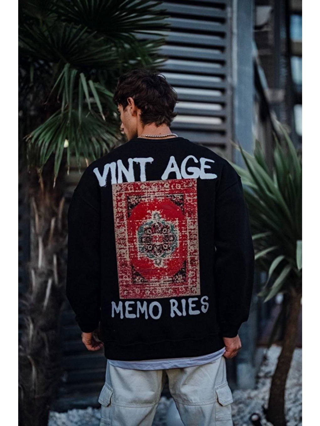 Oversize Bisiklet Yaka Üç İplik Baskılı Sweatshirt - Siyah-1