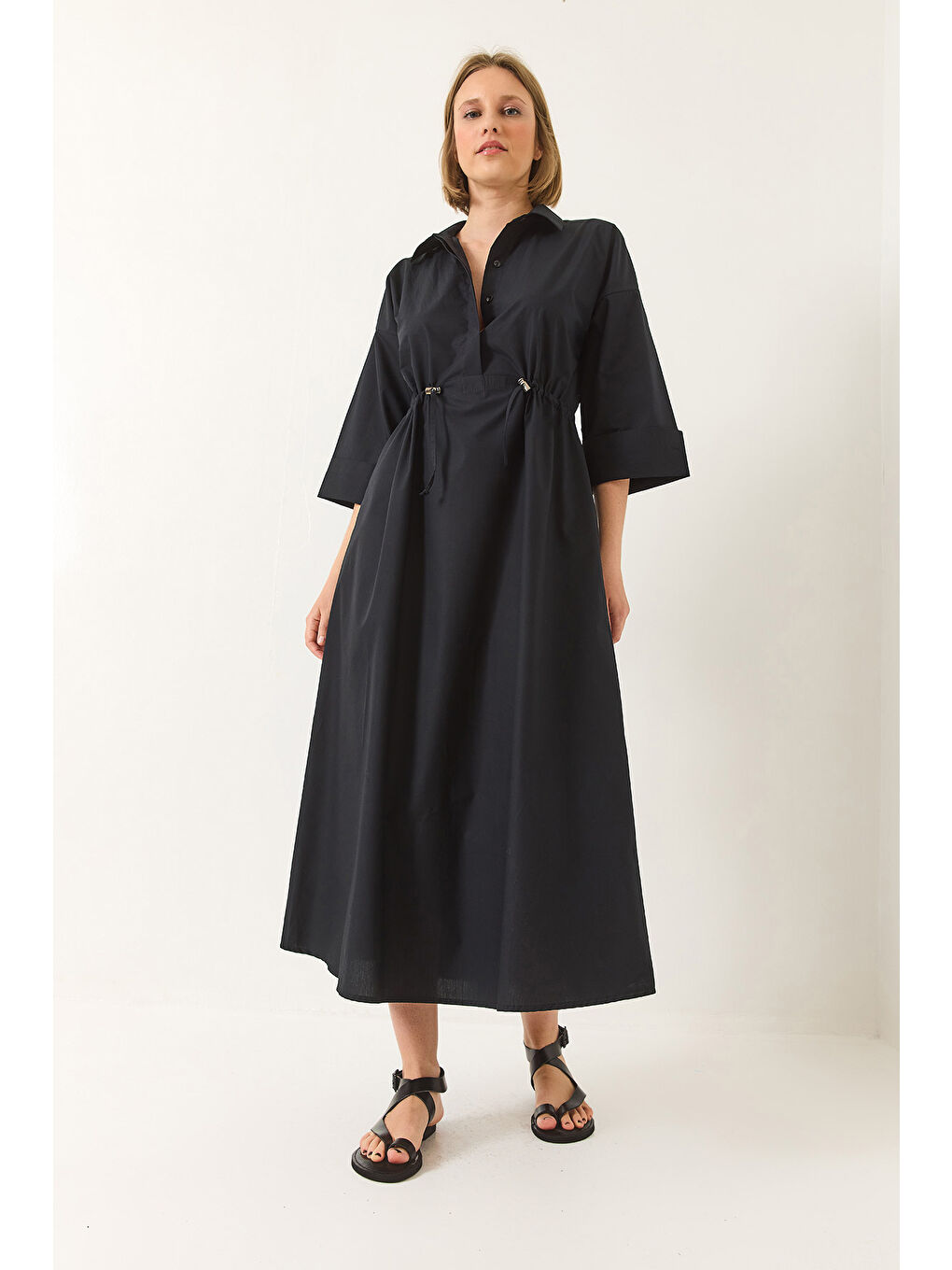 Siyah Kadın Bel Ayarlamalı yarım Kollu Düğme Kapamalı Uzun Poplin Elbise-1