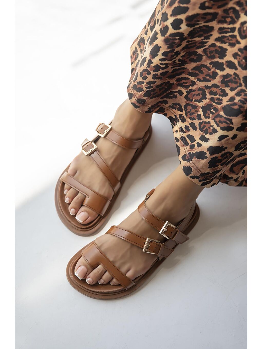 Kahverengi Mira  Kadın  Parmak Arası Deri  Sandalet Taba-2