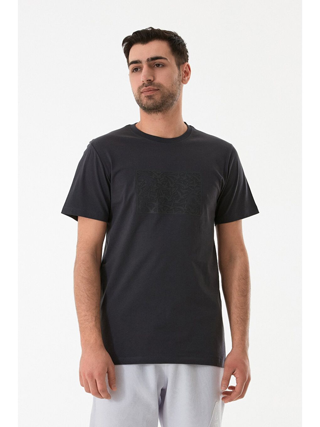 Antrasit Kabartma Baskılı Bisiklet Yaka Tişört