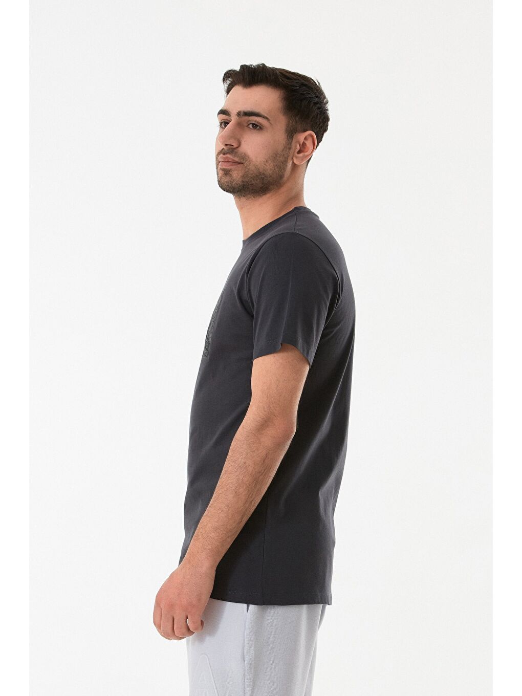 Antrasit Kabartma Baskılı Bisiklet Yaka Tişört-1