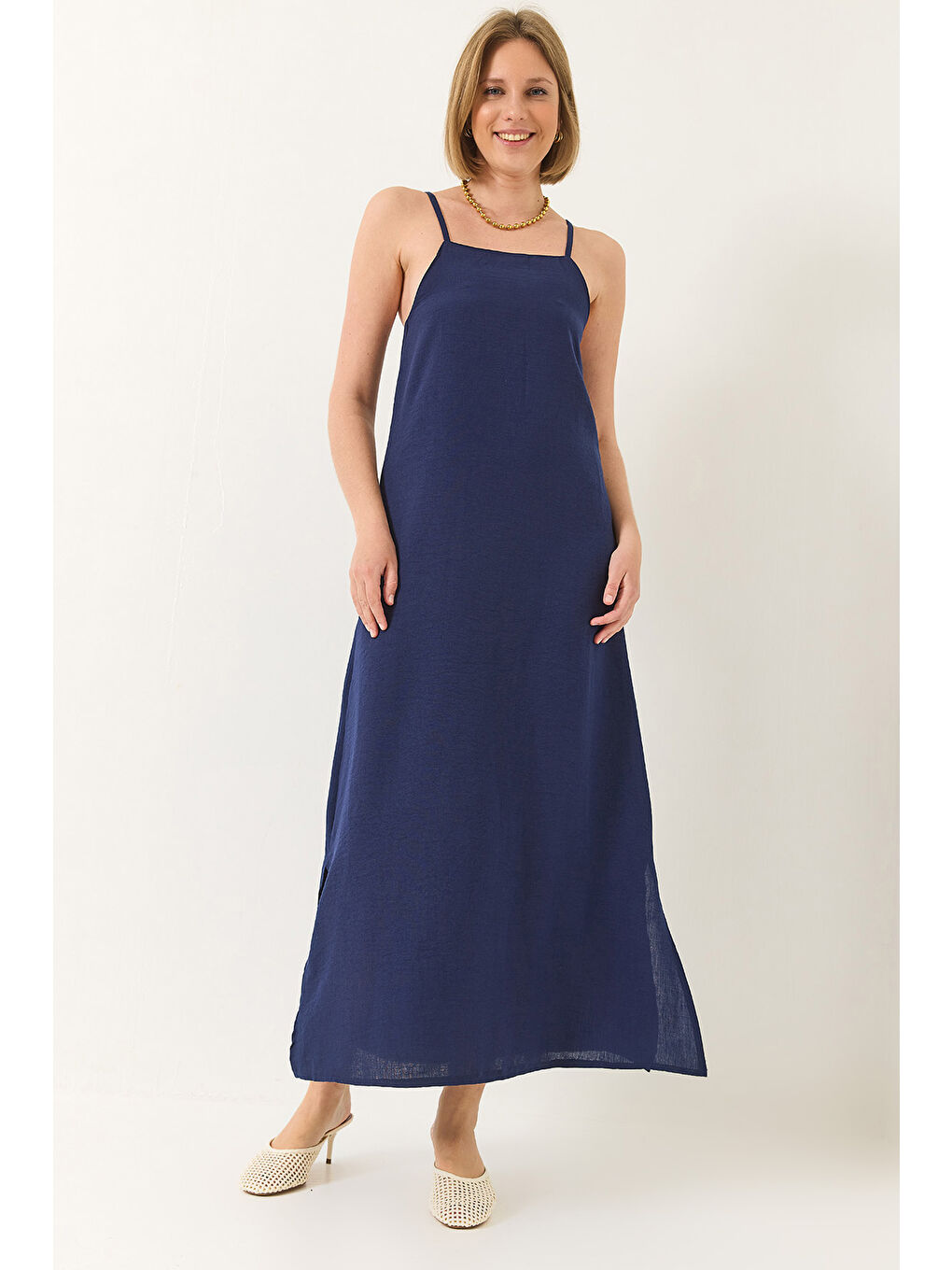 Lacivert Kadın Askılı Yırtmaç Detaylı Uzun Keten Elbise