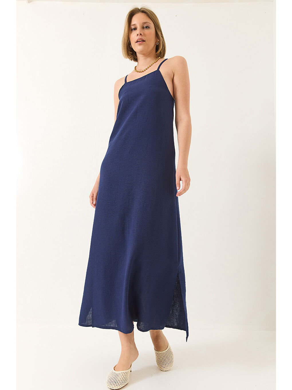 Lacivert Kadın Askılı Yırtmaç Detaylı Uzun Keten Elbise-1