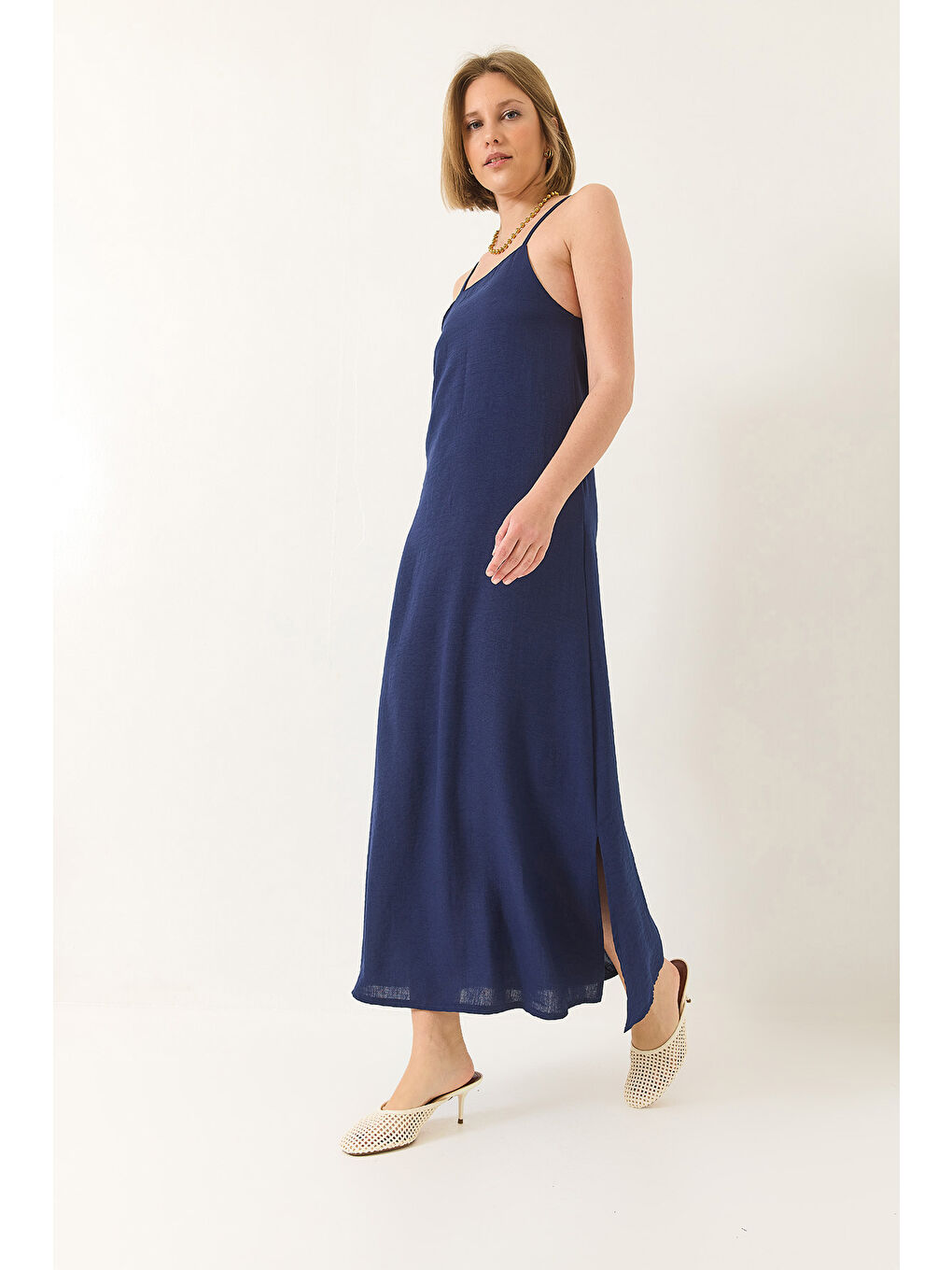 Lacivert Kadın Askılı Yırtmaç Detaylı Uzun Keten Elbise-2