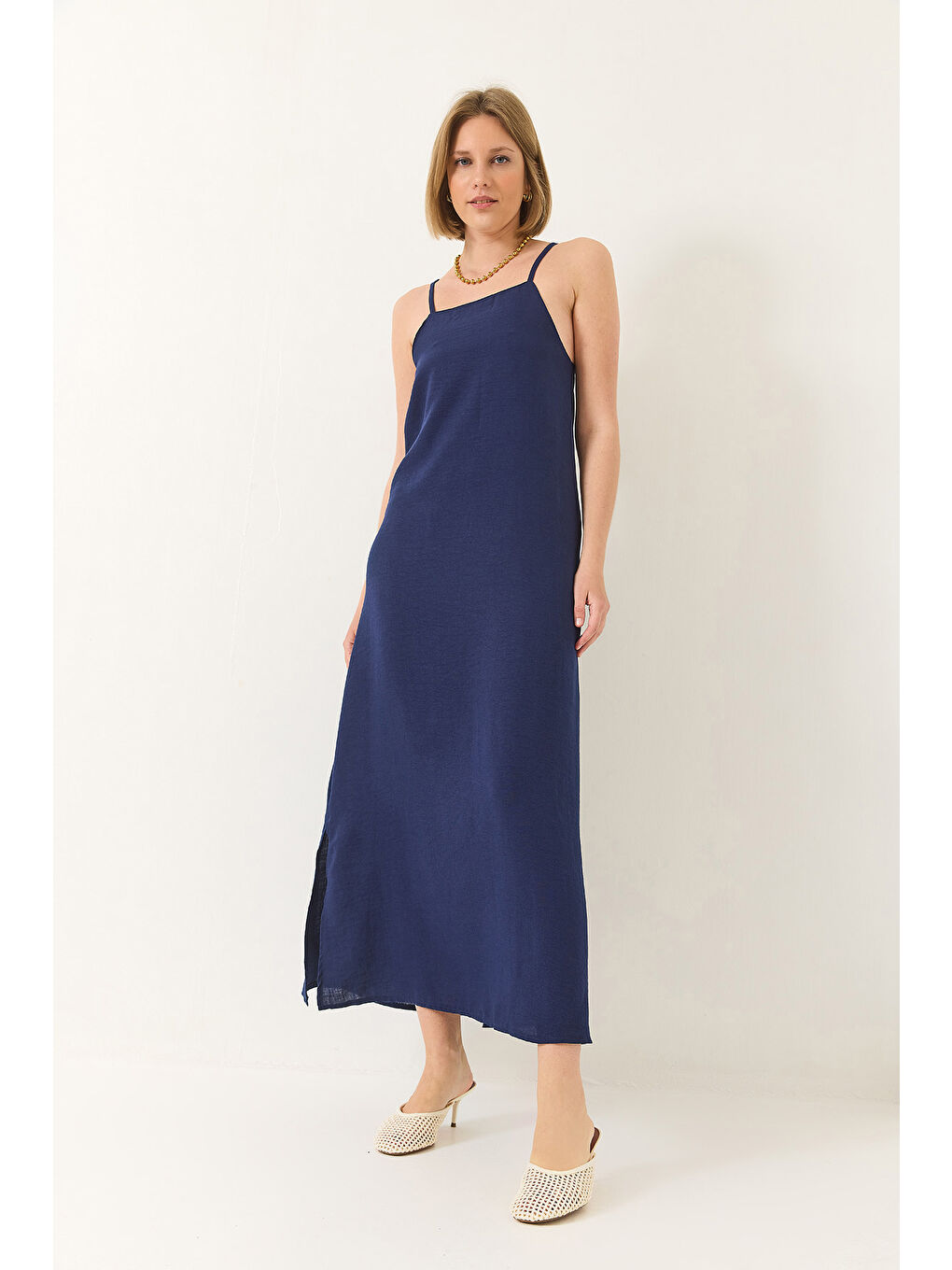 Lacivert Kadın Askılı Yırtmaç Detaylı Uzun Keten Elbise-3