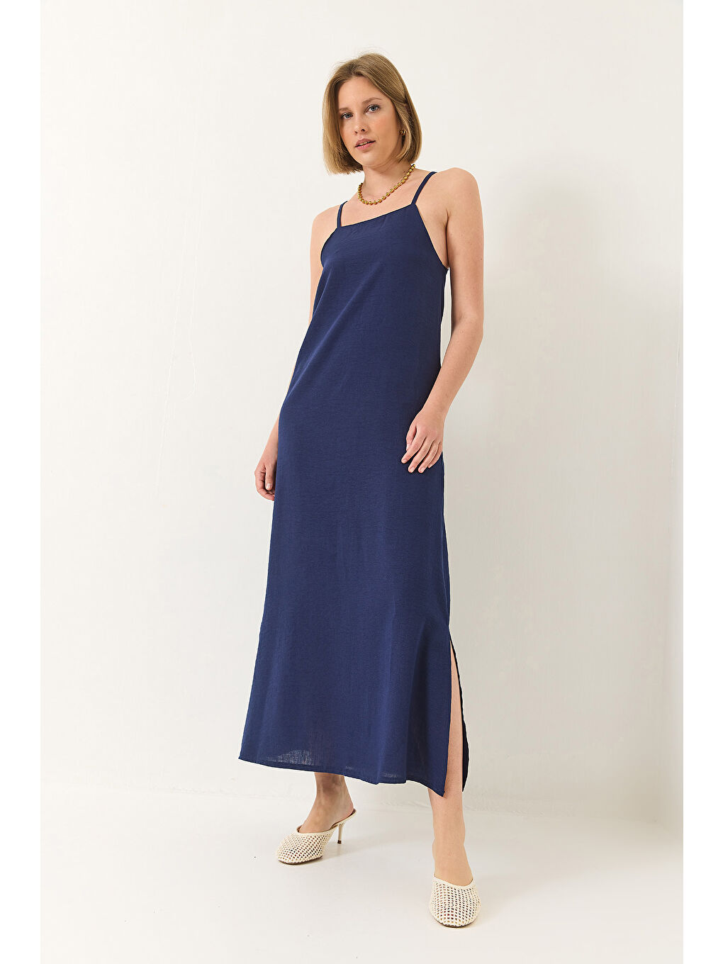 Lacivert Kadın Askılı Yırtmaç Detaylı Uzun Keten Elbise-4