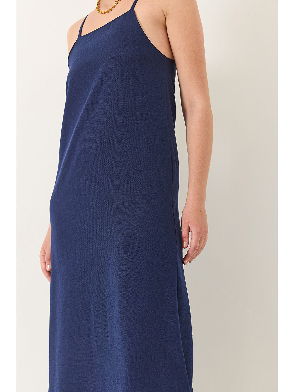 Lacivert Kadın Askılı Yırtmaç Detaylı Uzun Keten Elbise-5