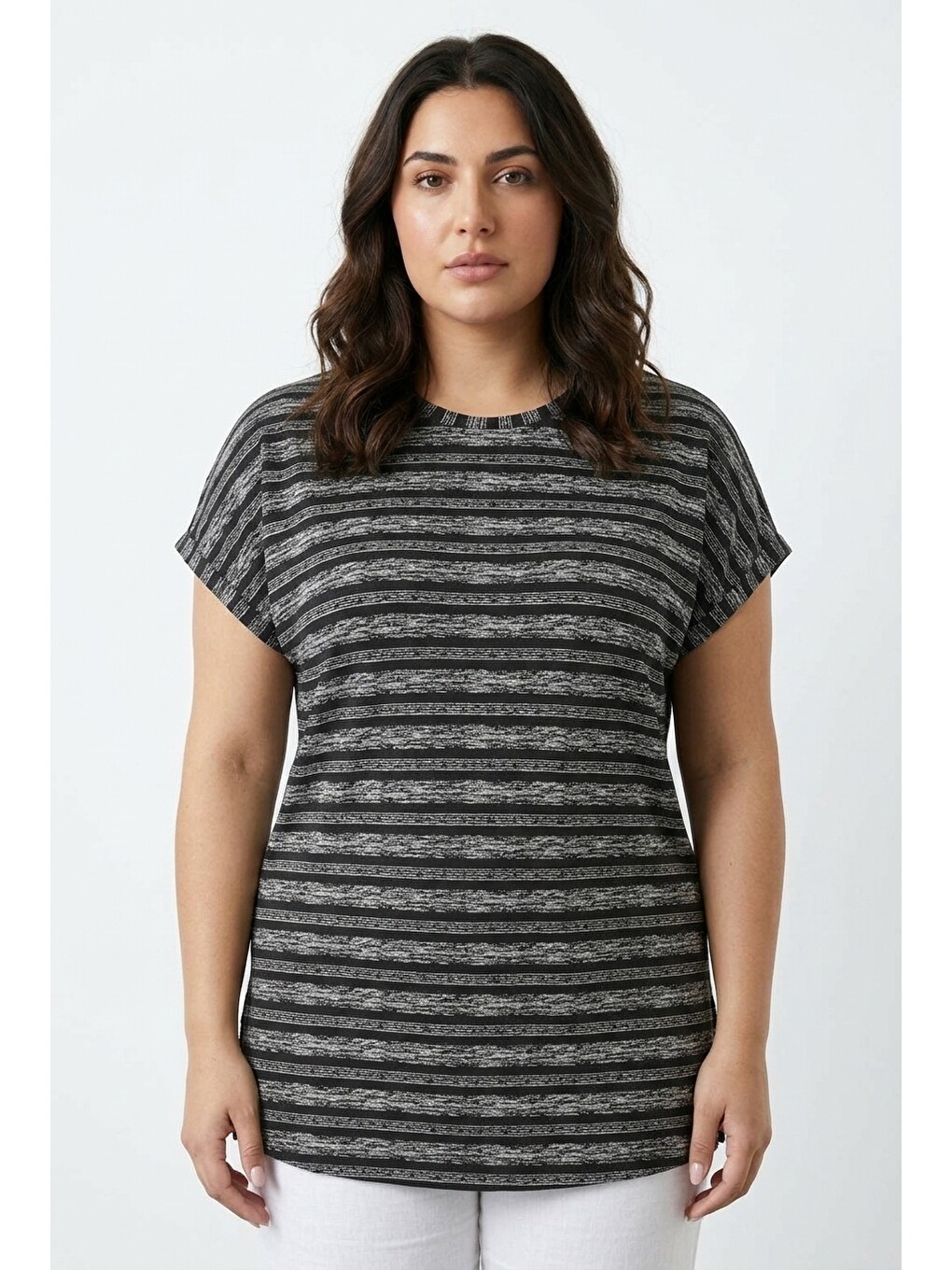 Siyah Çizgili Yırtmaçlı T-shirt-1
