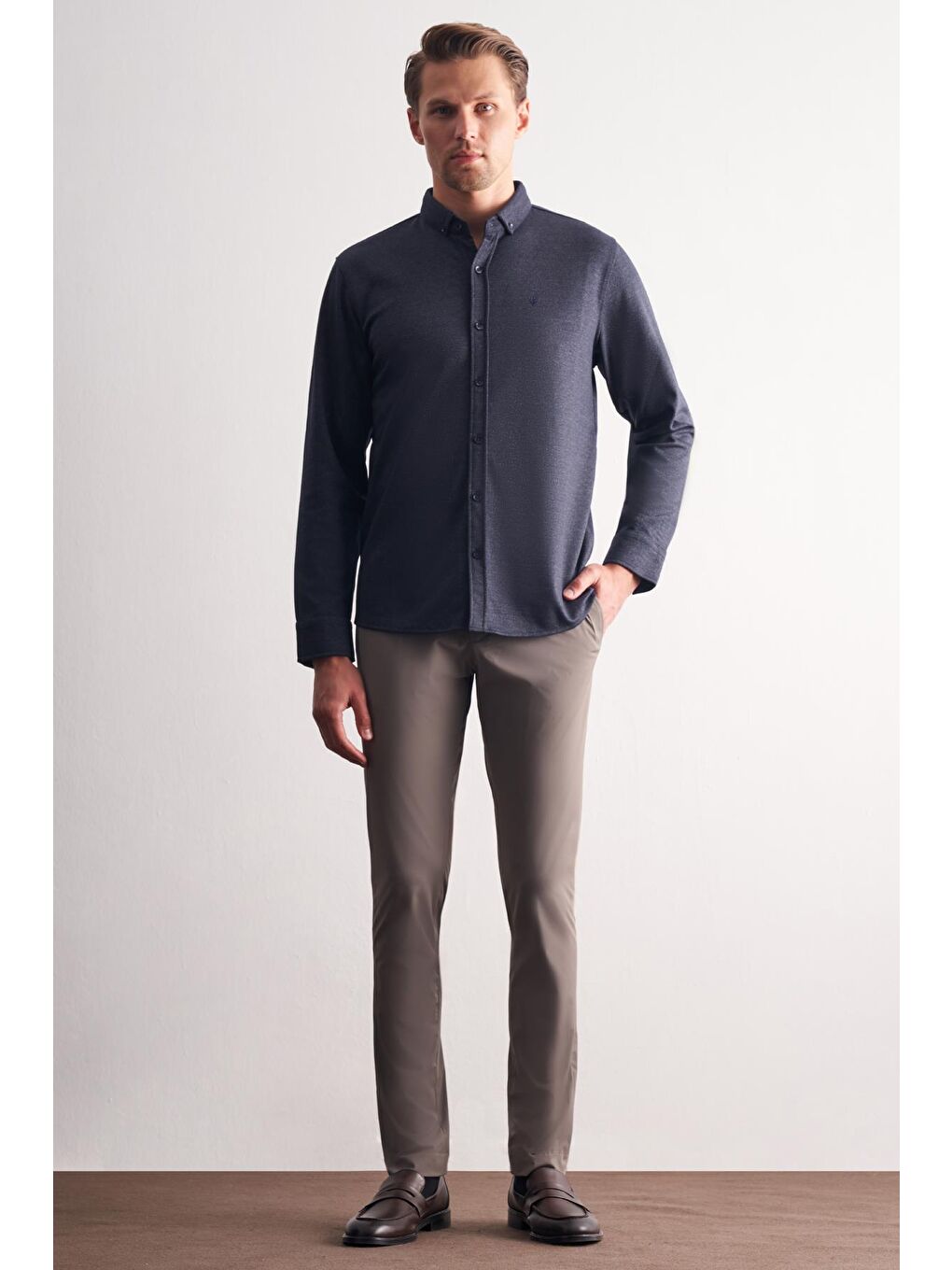 Koyu Lacivert Smart Düğmeli Yaka Uzun Kol Cepsiz Slim Fit Casual Gömlek 1004255171-1